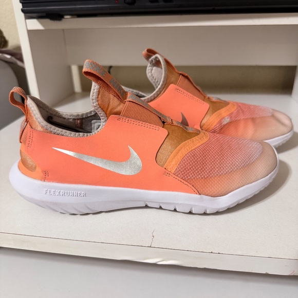 Nike Flex Runner US 7Y/8.5. - Picture 6 of 11